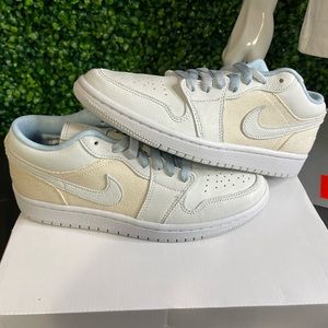 JORDAN 1 LOW SE (IRIS WHISPER) (Sz 7w)